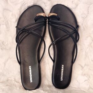 UnionBay Dahlia Black Flip Flops With Goldtone Accent Size 9.5